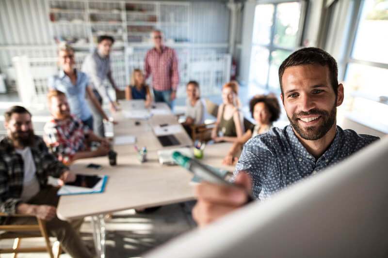 talleres-eventos-charlas-actividad para empresas-azoteacontenido Un equipo bien capacitado en contenido te permitirá crecer, innovar y liderar la transformación digital. Invierte en talleres, charlas y consultorías para tu empresa.